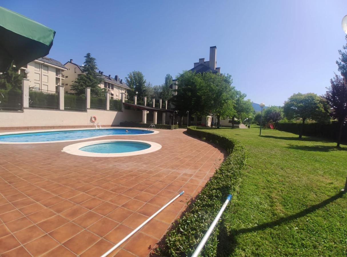 Apartamento Goxoa Jaca Bagian luar foto