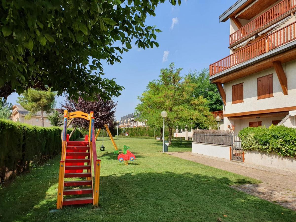 Apartamento Goxoa Jaca Bagian luar foto